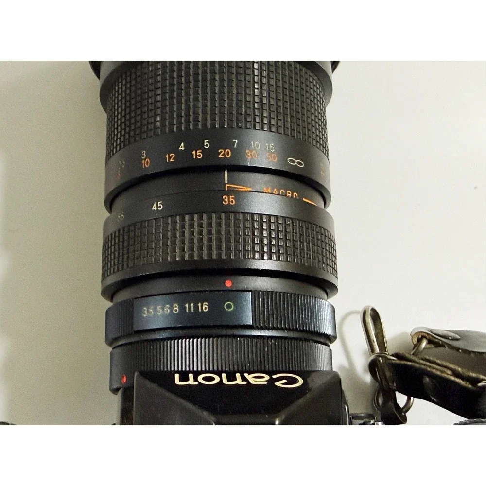 Canon EF 35mm‎ Film SLR Camera Black Vintage Macro 35-105mm Zoom Lens Strap